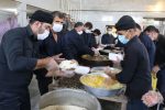 پخت روزانه ۱۴۰۰ پرس غذای گرم در مسجد جامع شهر خوشه مهر + تصاویر