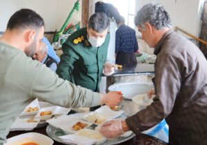 تهیه و توزیع بیش از ۲ هزار پرس غذای گرم به همت گروه های جهادی شهرستان بناب + تصاویر