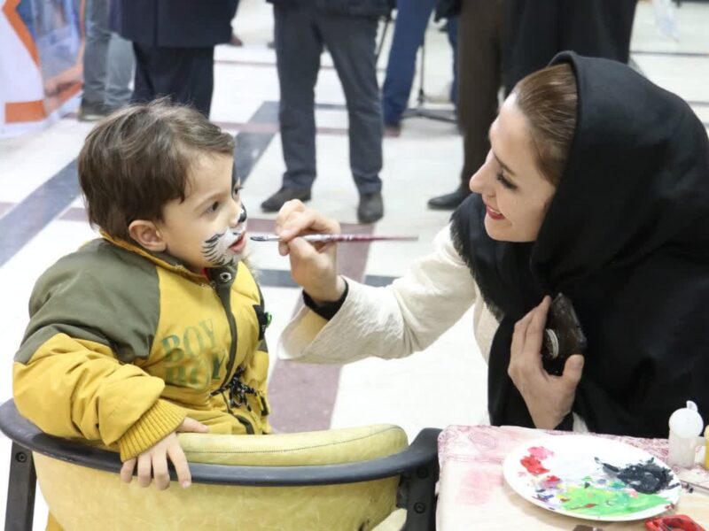 استقبال شهروندان از دومین روز نمایشگاه صنایع دستی و سوغات محلی در بناب