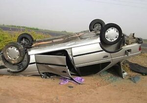 ۵ مصدوم در پی واژگونی خودروی سواری در جاده ملکان- بناب
