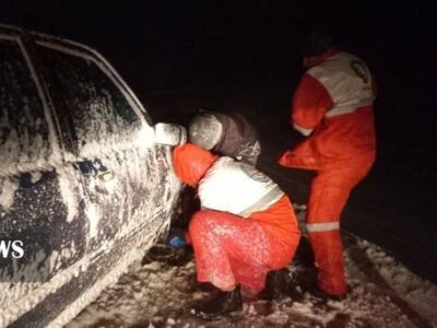 نجات ۳۵ خودروی گرفتار در کولاک شهرستان هوراند آذربایجان شرقی